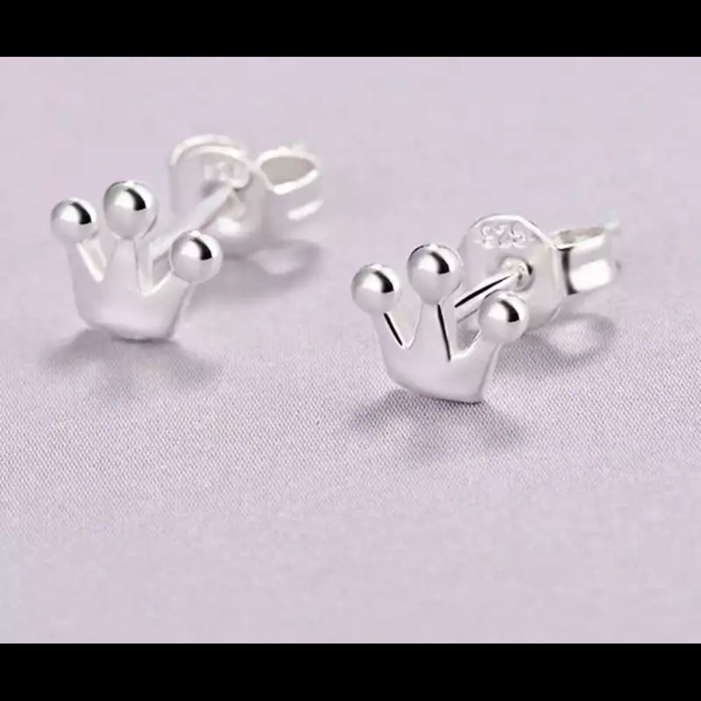 Earrings crown